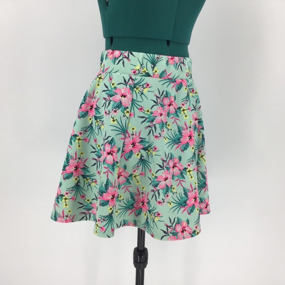 Divided H&M Hibiscus Patterned Skater Skirt, Small - Picture 8 of 16